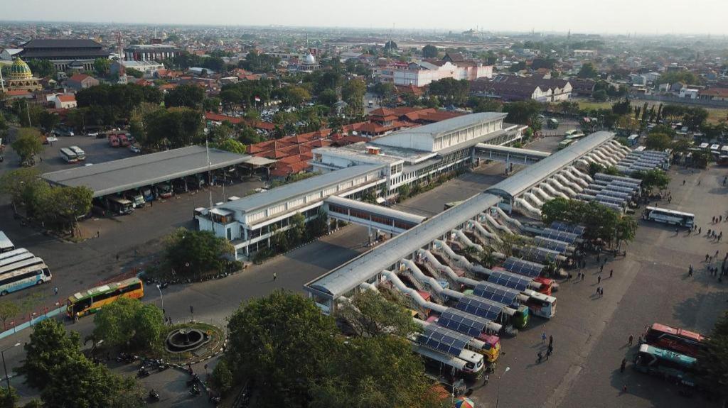 Отель Istana Permata Juanda Sawotratap Экстерьер фото