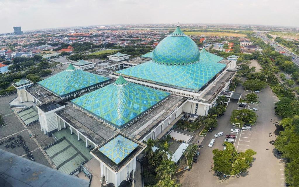 Отель Istana Permata Juanda Sawotratap Экстерьер фото