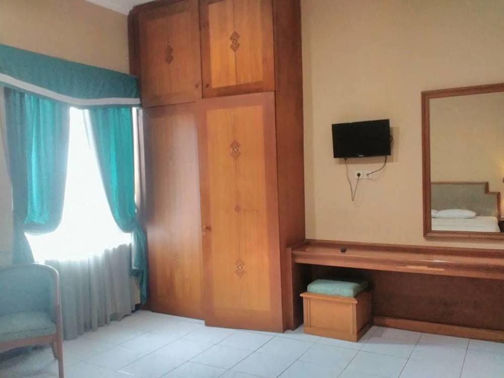 Отель Istana Permata Juanda Sawotratap Экстерьер фото
