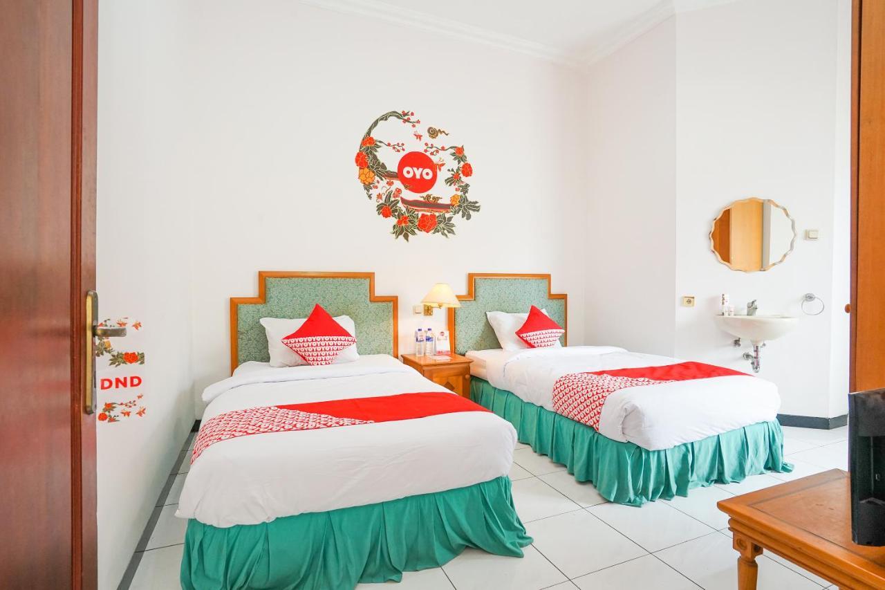Отель Istana Permata Juanda Sawotratap Экстерьер фото